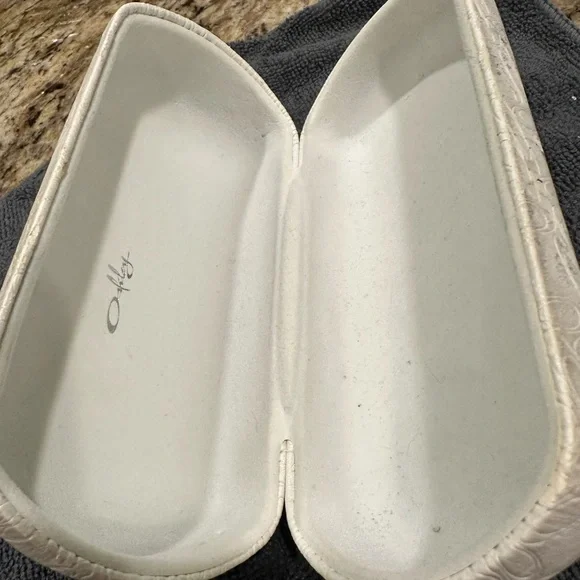 Oakley Liv Shield Sunglasses - Polished Chocolate - Picture 11 of 12